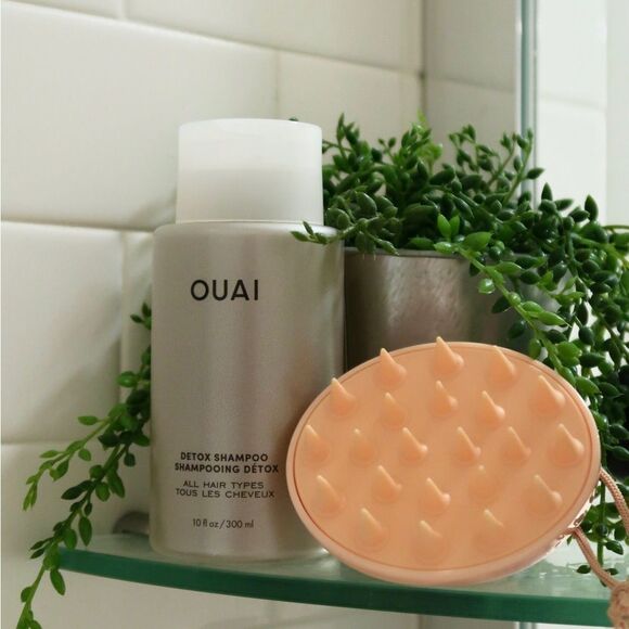 New Ouai Scalp Massager - Peach - Picture 1 of 4